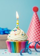 Ansichtkaart verjaardag cupcake met kaarsje